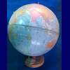 Es un globo terr�queo adaptado en Braille y con marcas t�ctiles.